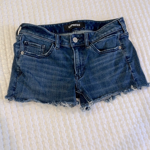 🫐Express Shortie Cut Off Blue Jean Shorts in Size 0 Relaxed Low Rise - Picture 1 of 5